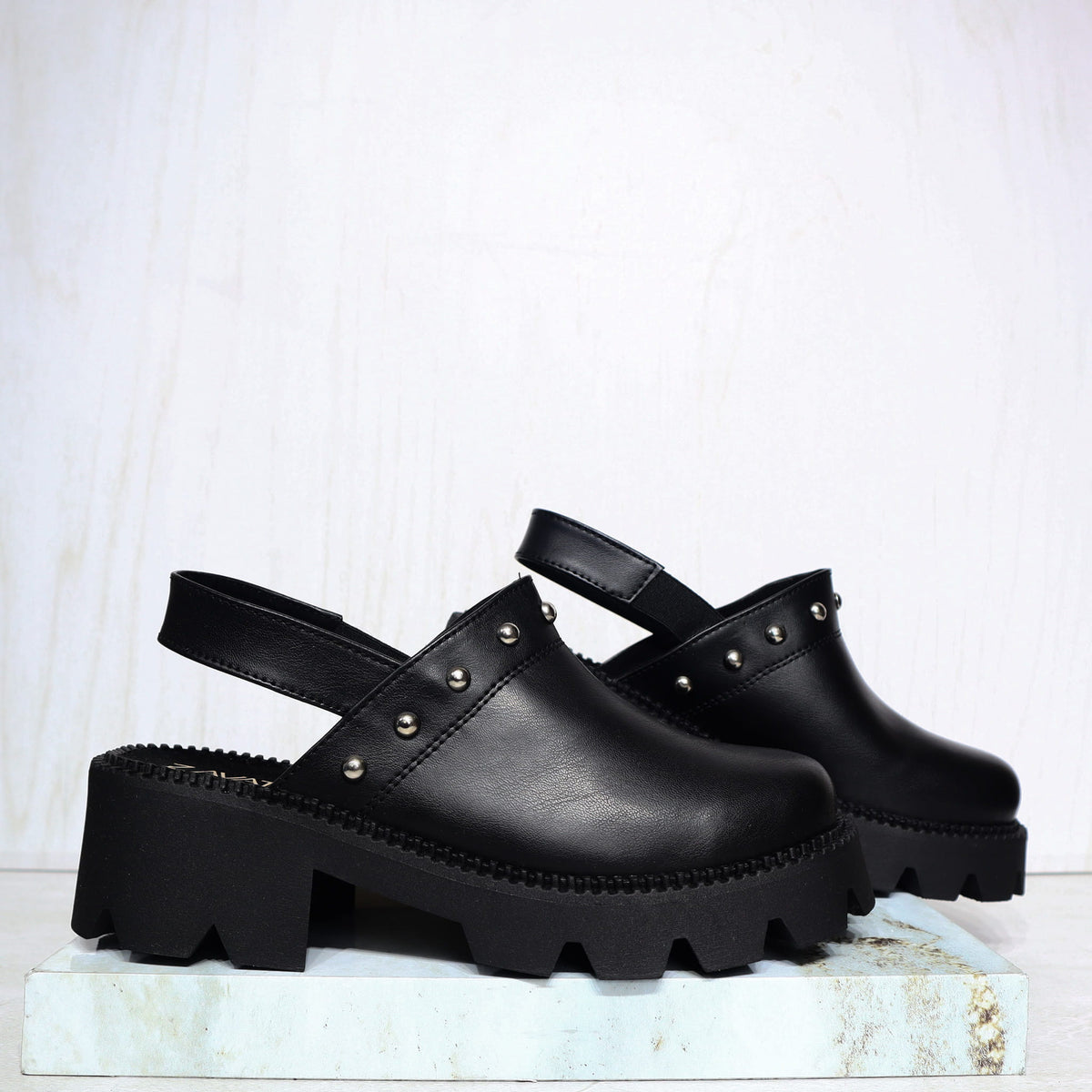 Zueco negro para mujer ATENEA-Z126