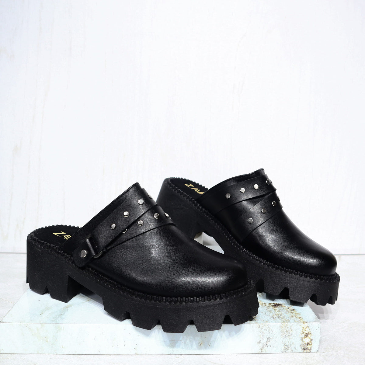 Zueco negro para mujer GRECIA-Z126