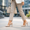 Cómo caminar cómoda en tacones de verdad