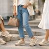 Cómo combinar tenis beige mujer sin fallar