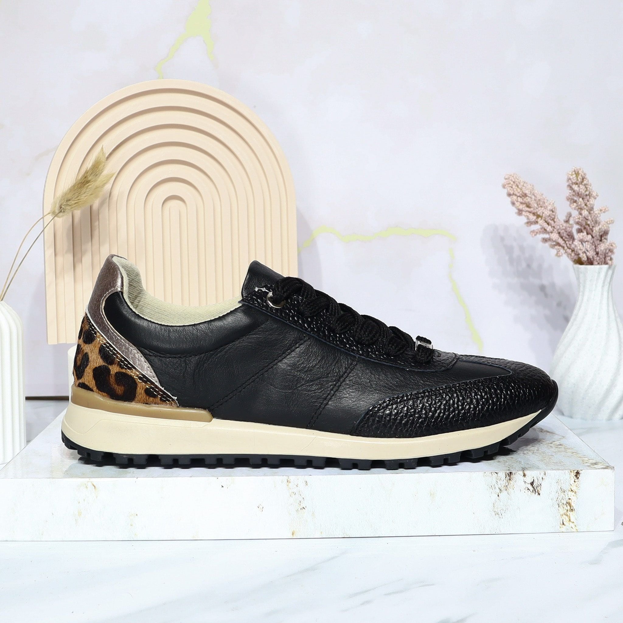 Tenis negro x pelo miel cuero para mujer A220-Z495