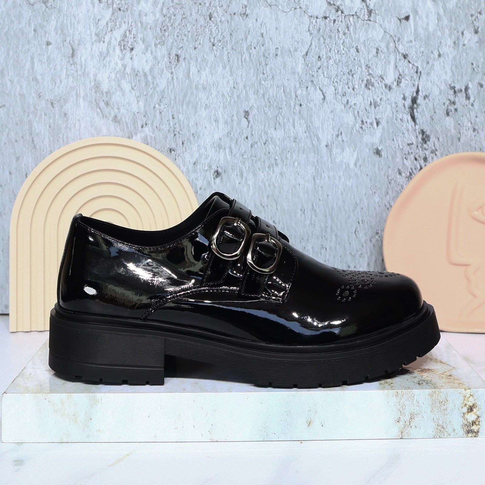 Mocasin negro charol para mujer 2577-Z22