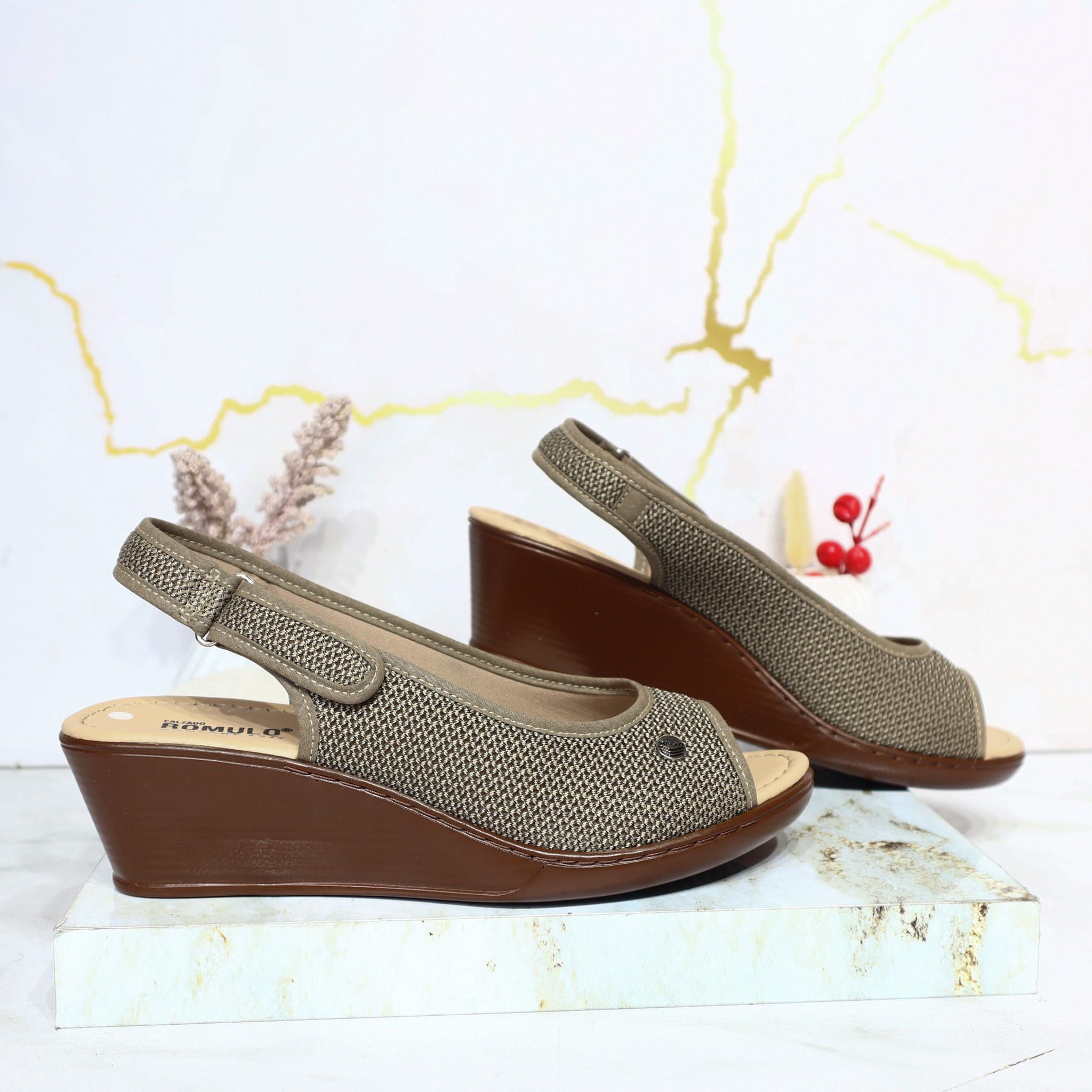 Romulo sandalia taupe para mujer RO5891