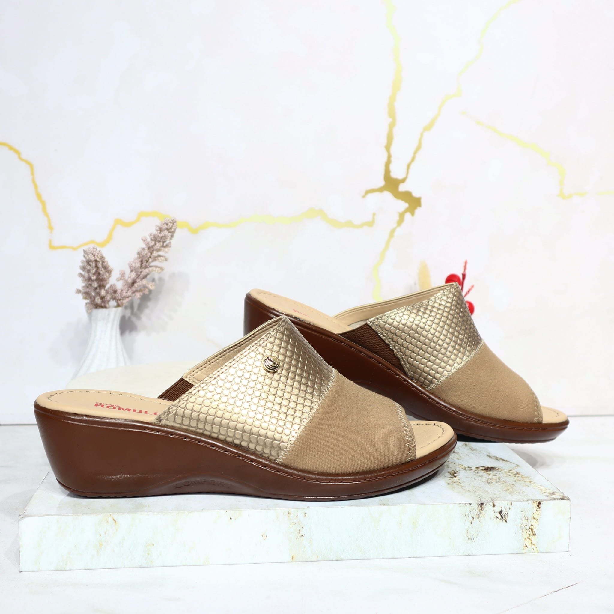 Romulo sandalia metal arena x camel para mujer RO7294