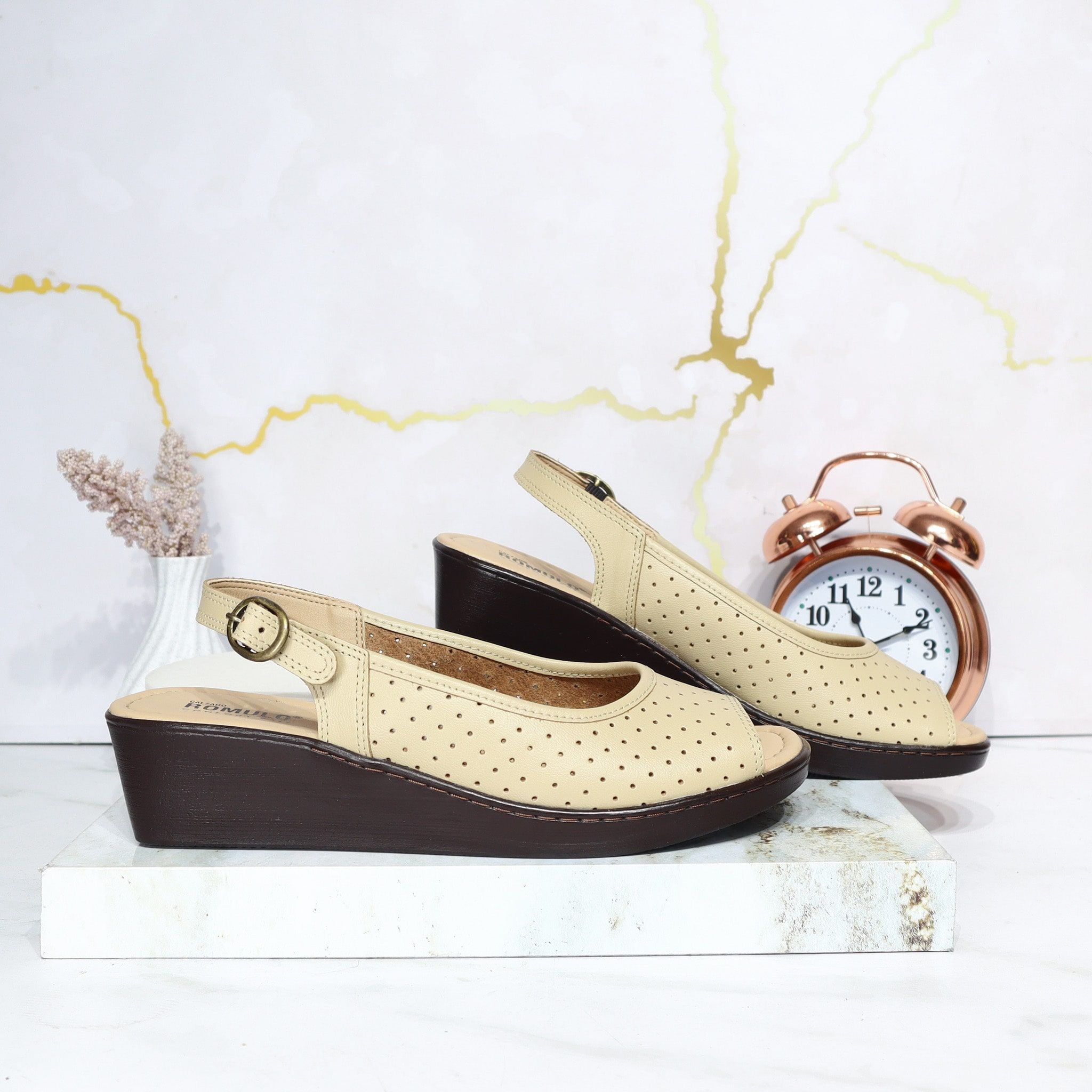 Romulo sandalia beige para mujer RO5378