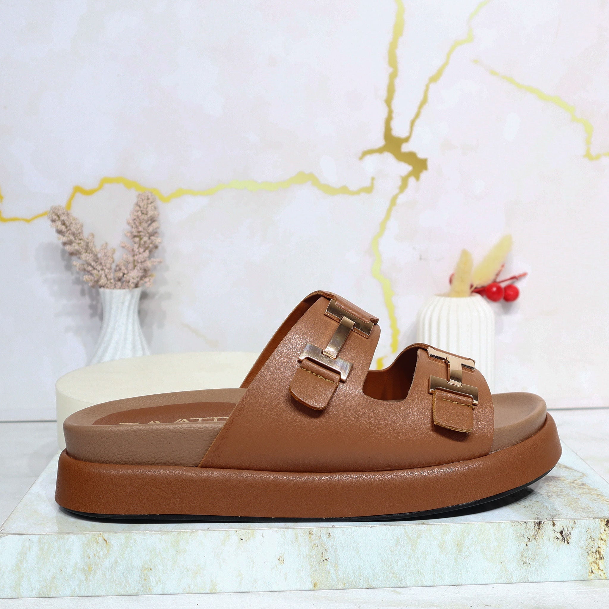 Sandalia plana miel para mujer 01-Z43