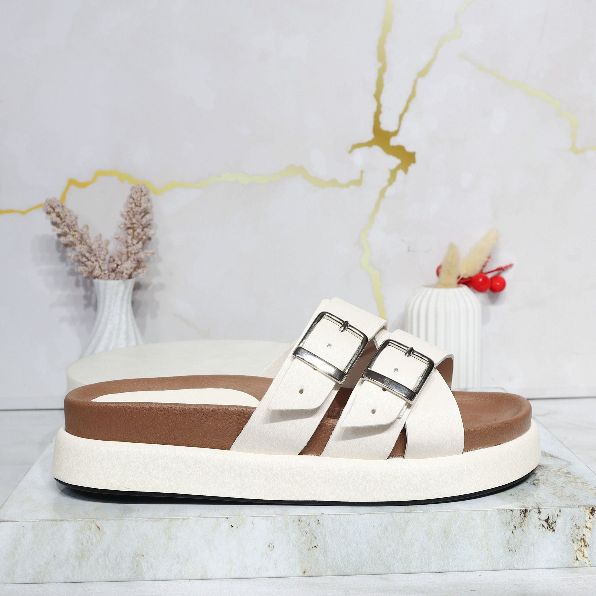 Sandalia plana talco para mujer 010-Z43