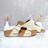 Sandalia plana arena para mujer 21000-Z620
