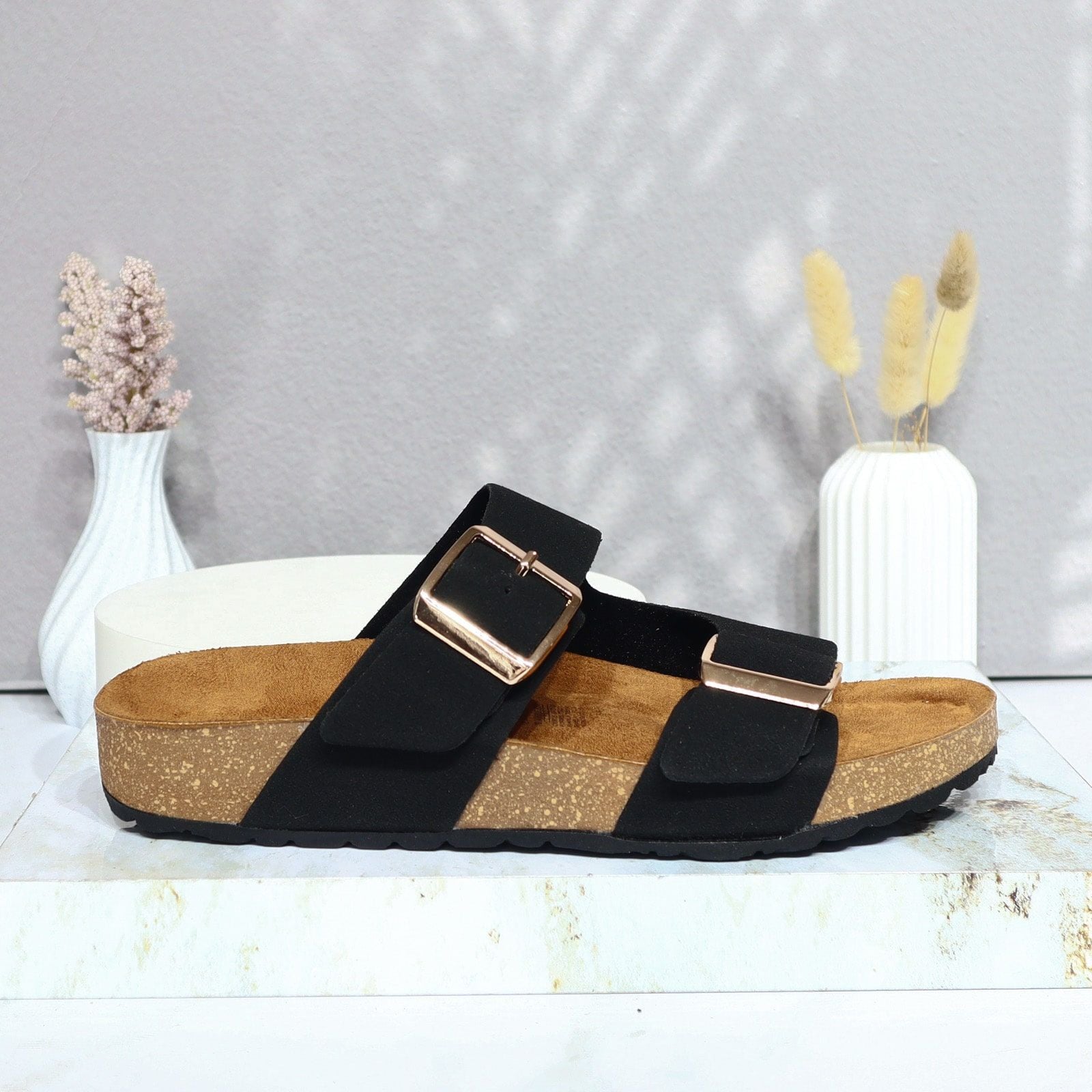 Sandalia plana negro para mujer 21000-Z620