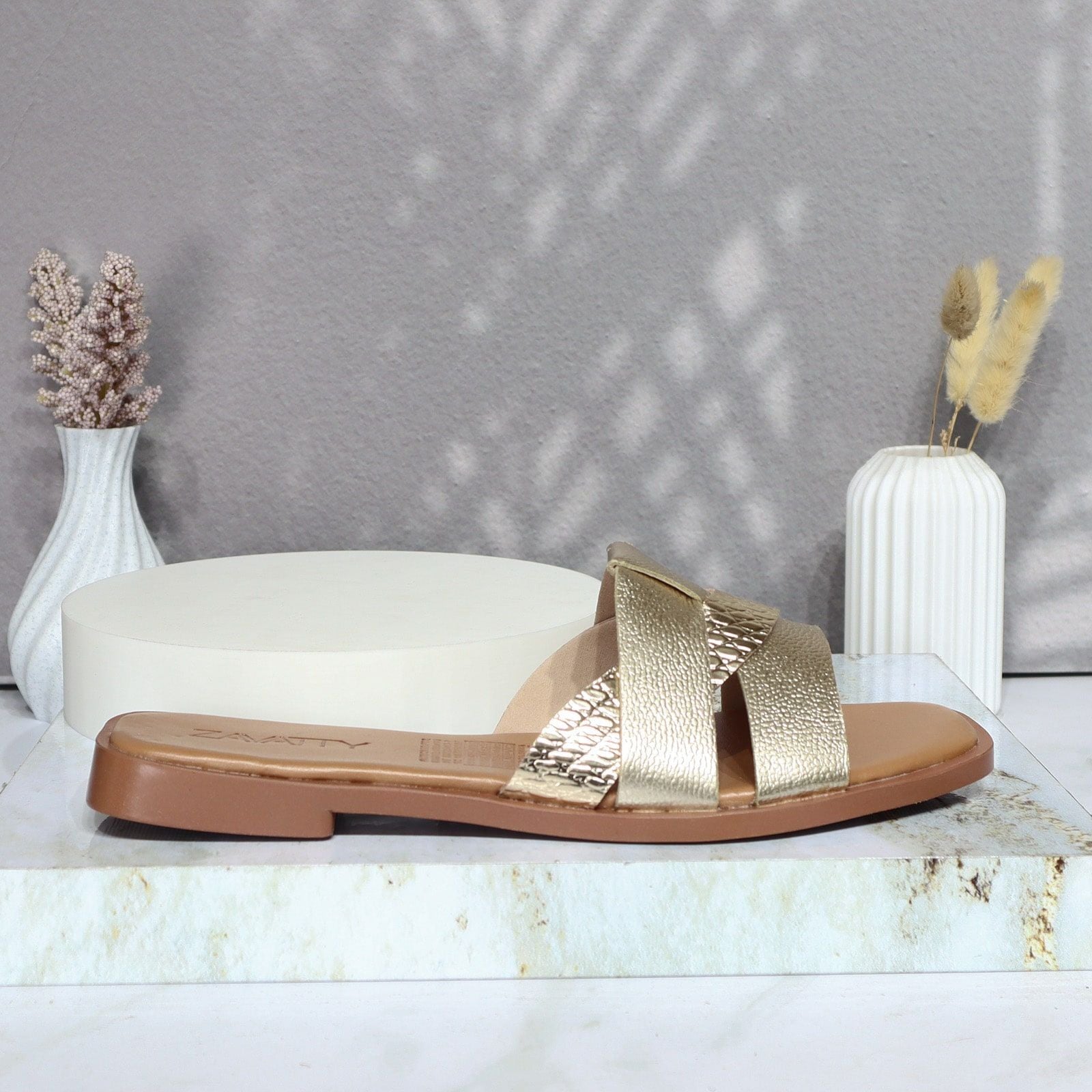 Sandalia plana oro cuero para mujer 23C06-Z19