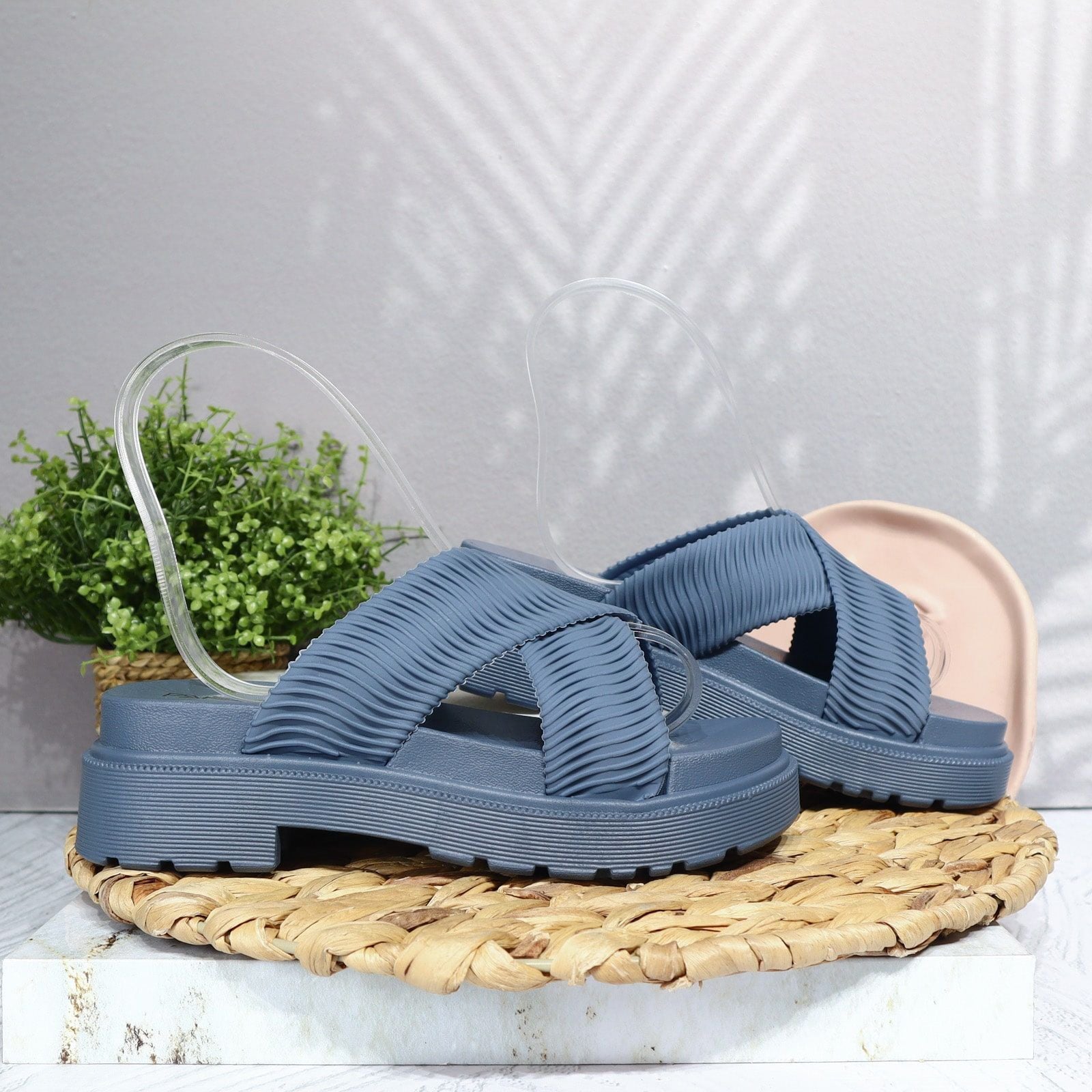 Sandalia plana azul para mujer 2504-Z457
