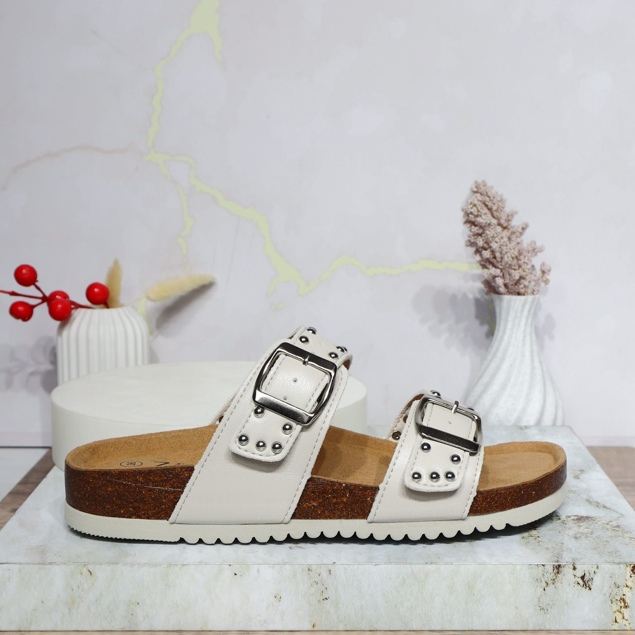 Sandalia plana talco para mujer 251020-Z718