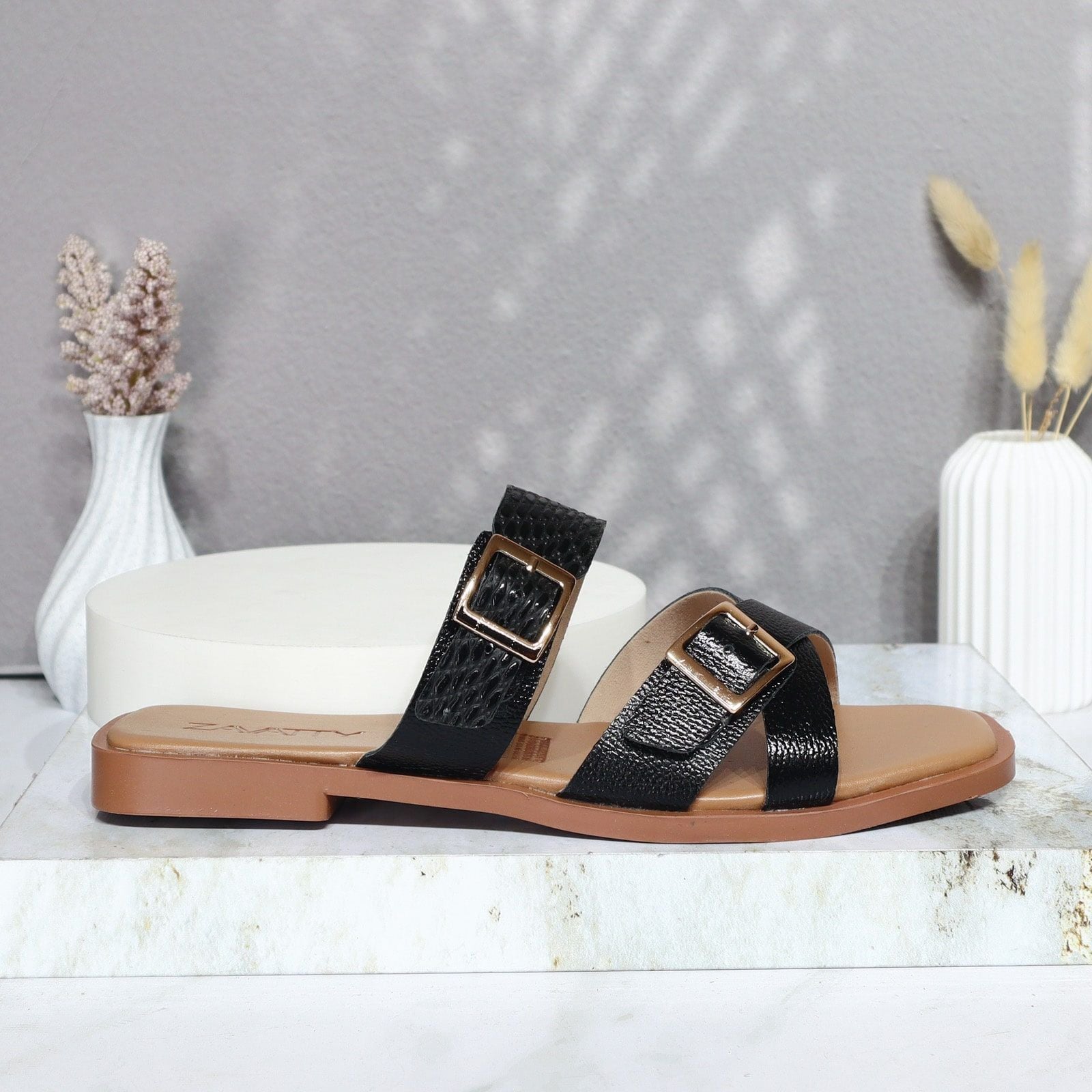Sandalia plana negro cuero para mujer 25C36-Z19
