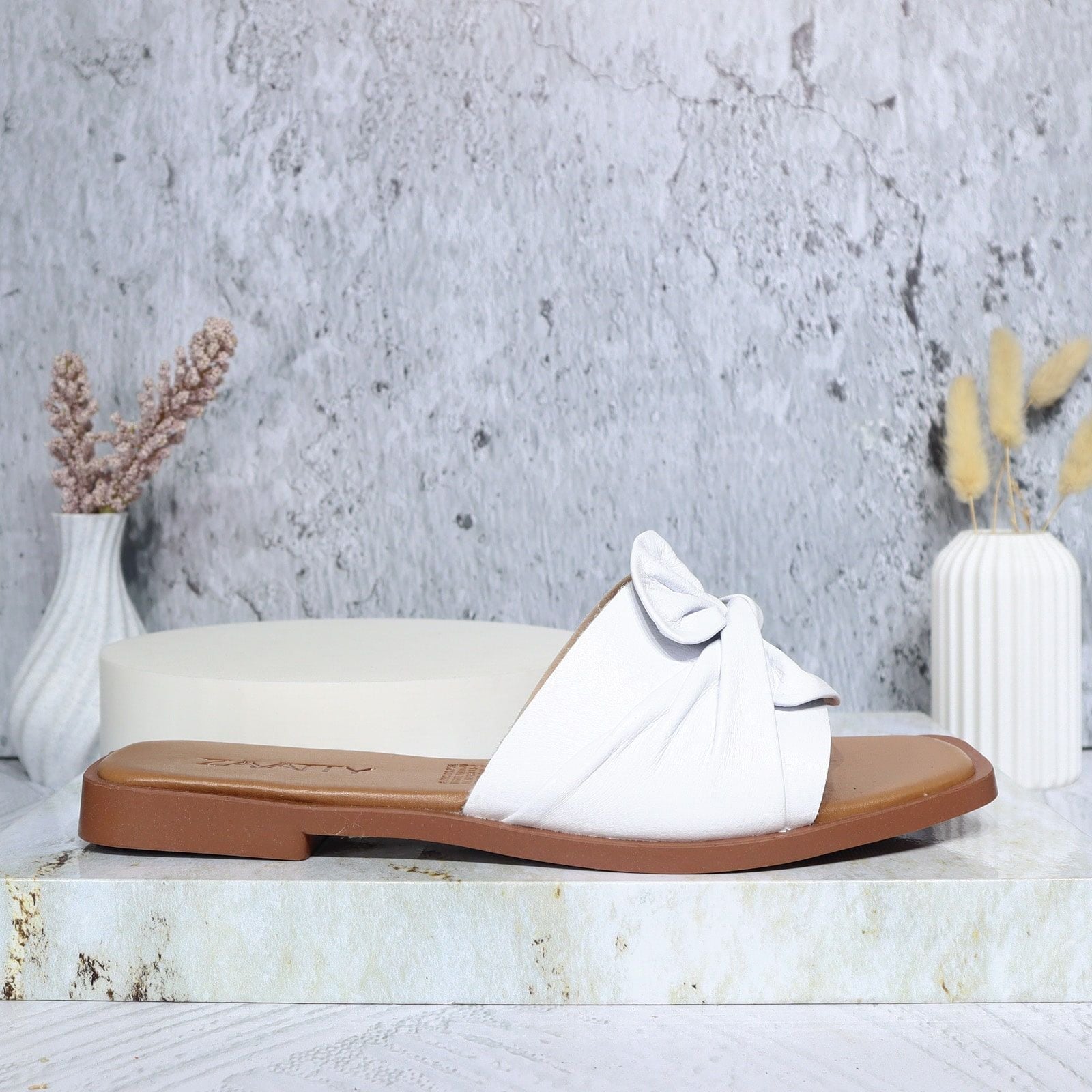 Sandalia plana blanco cuero para mujer 25C525-Z19