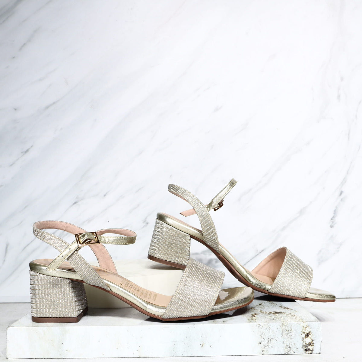Sandalia 5 1/2 champaña para mujer 593-Z522