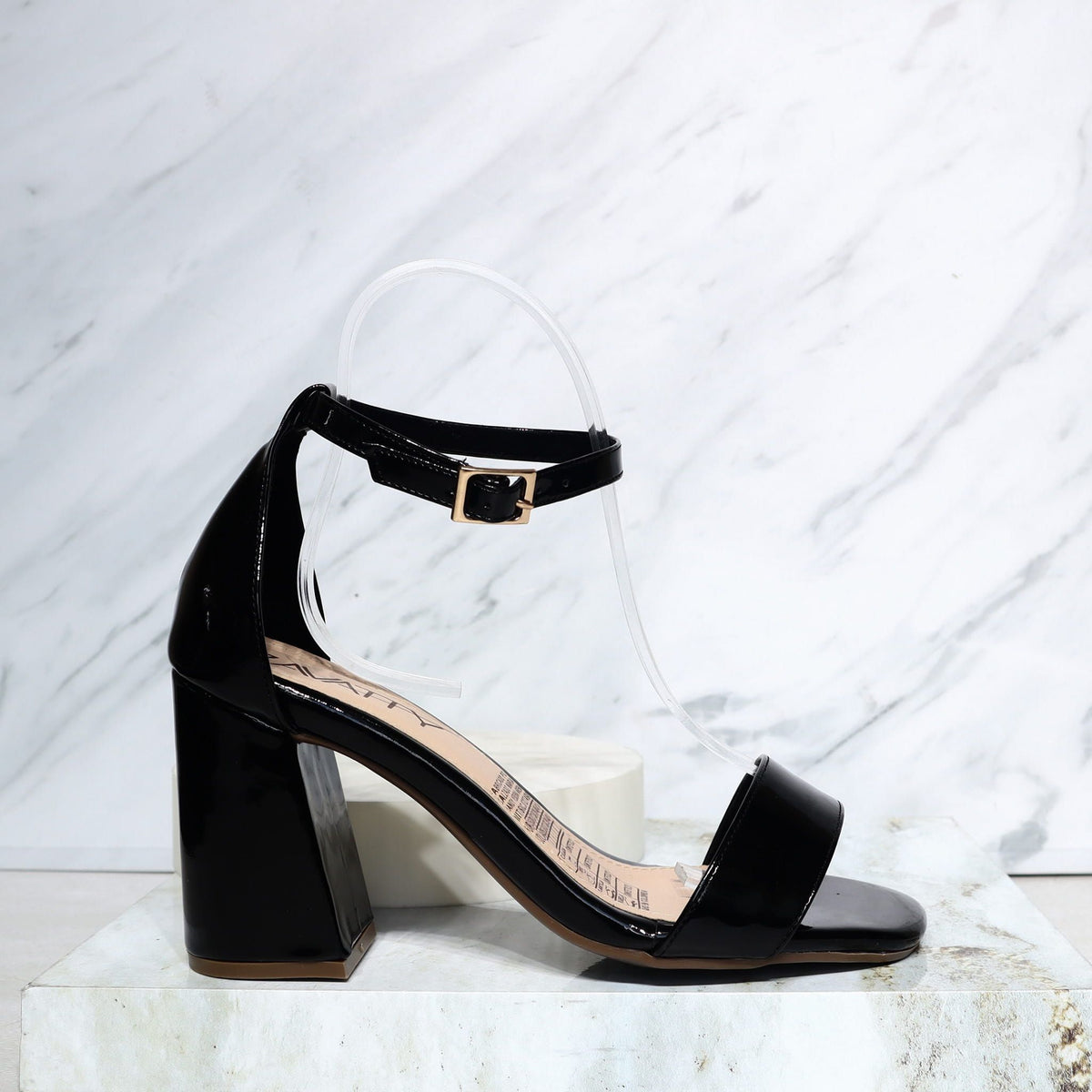 Sandalia 7 1/2 negro charol para mujer 7201-Z473