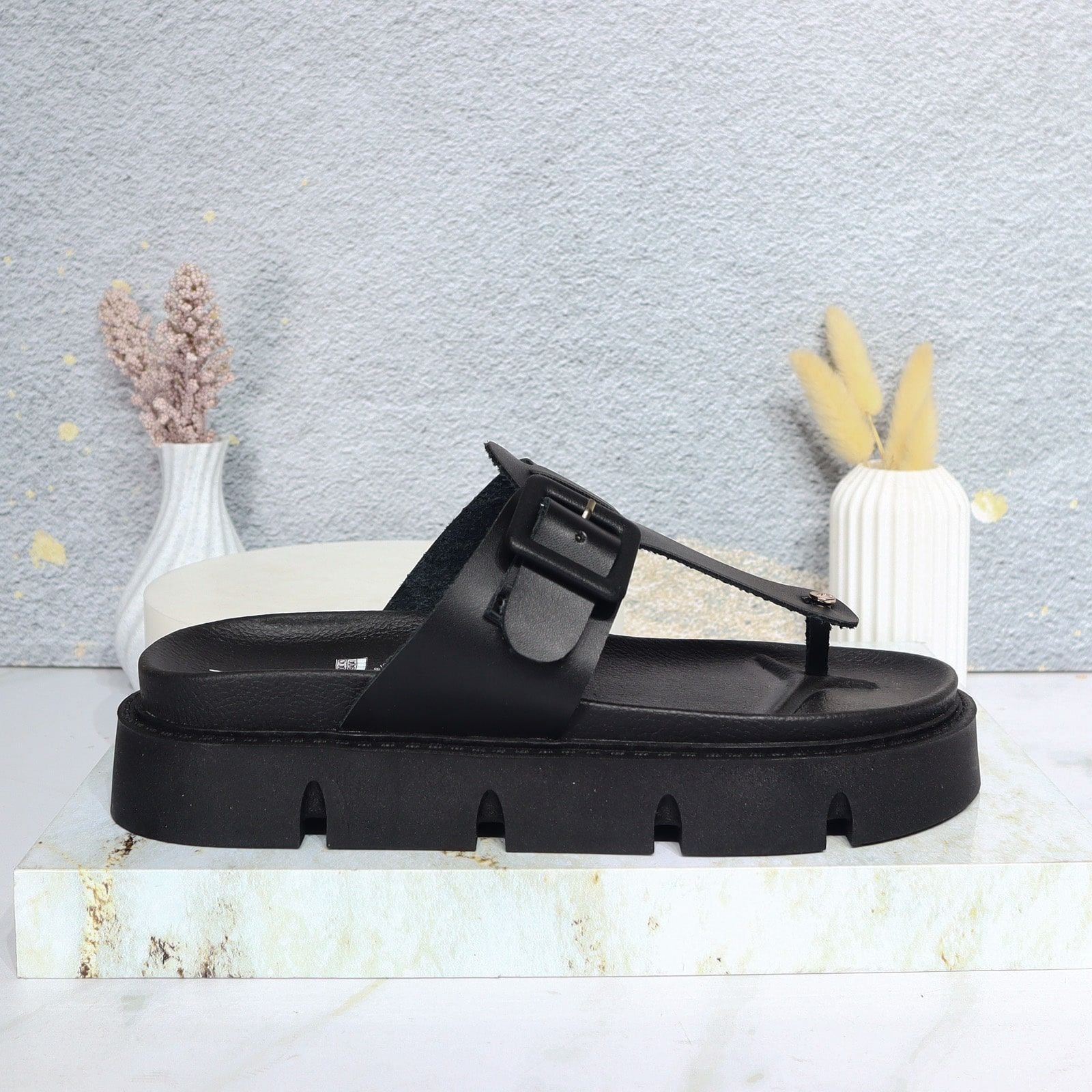 Sandalia plana negro para mujer K068-Z111
