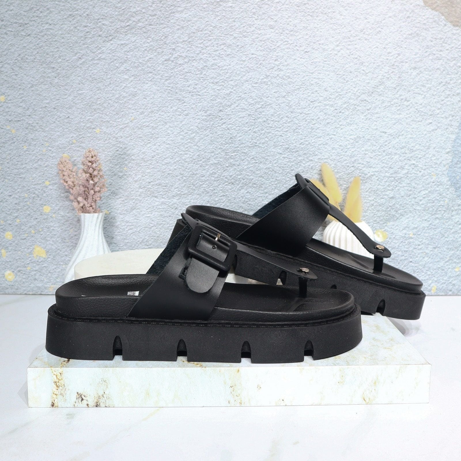 Sandalia plana negro para mujer K068-Z111