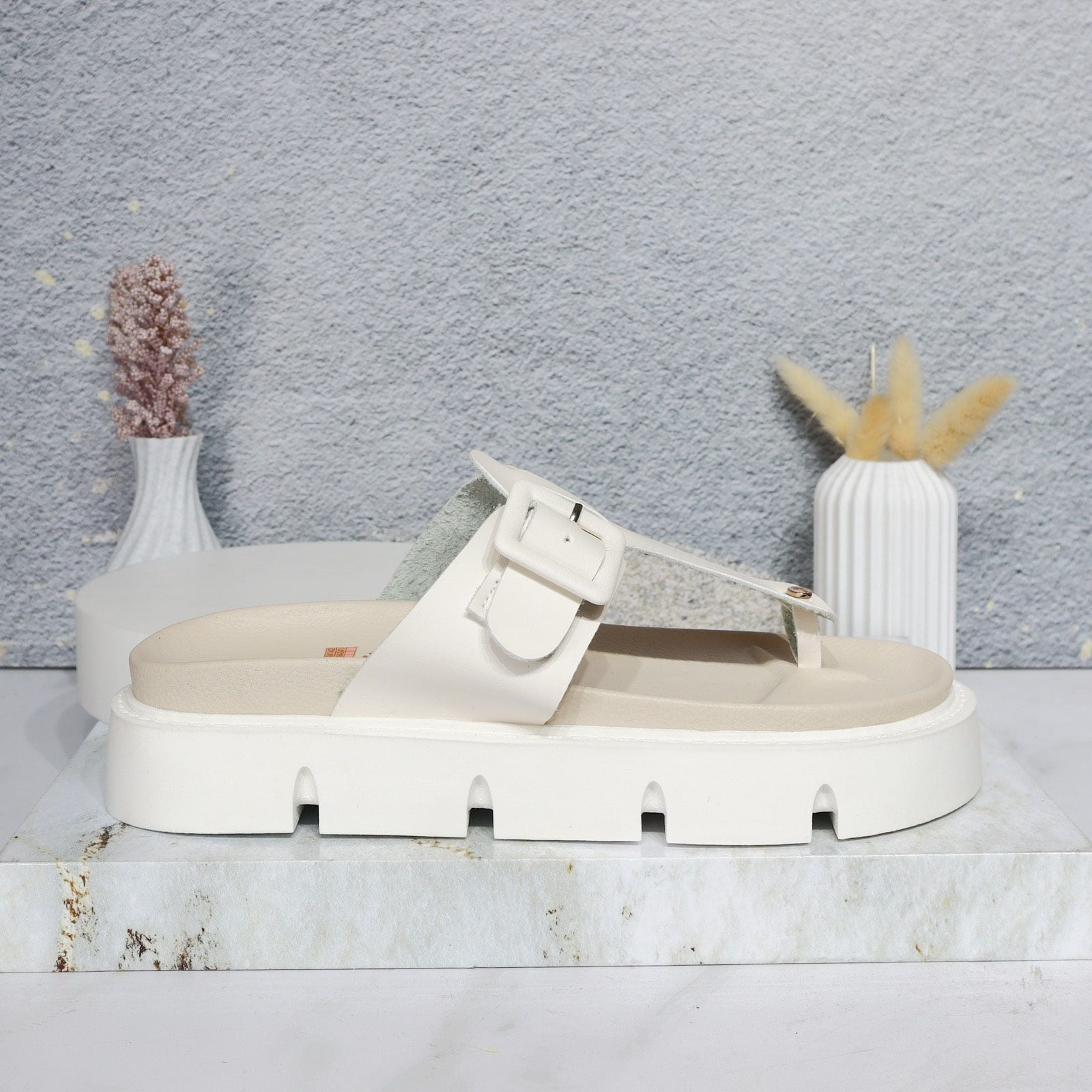 Sandalia plana talco para mujer K068-Z111