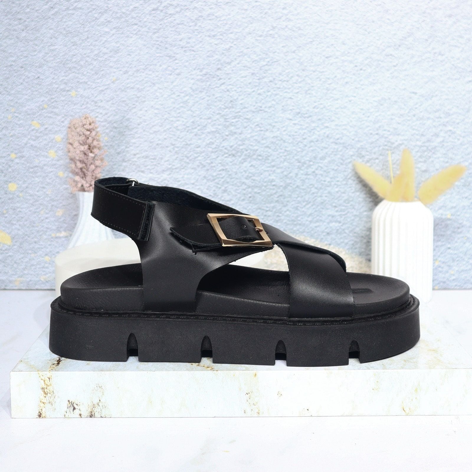 Sandalia plana negro para mujer K069-Z111