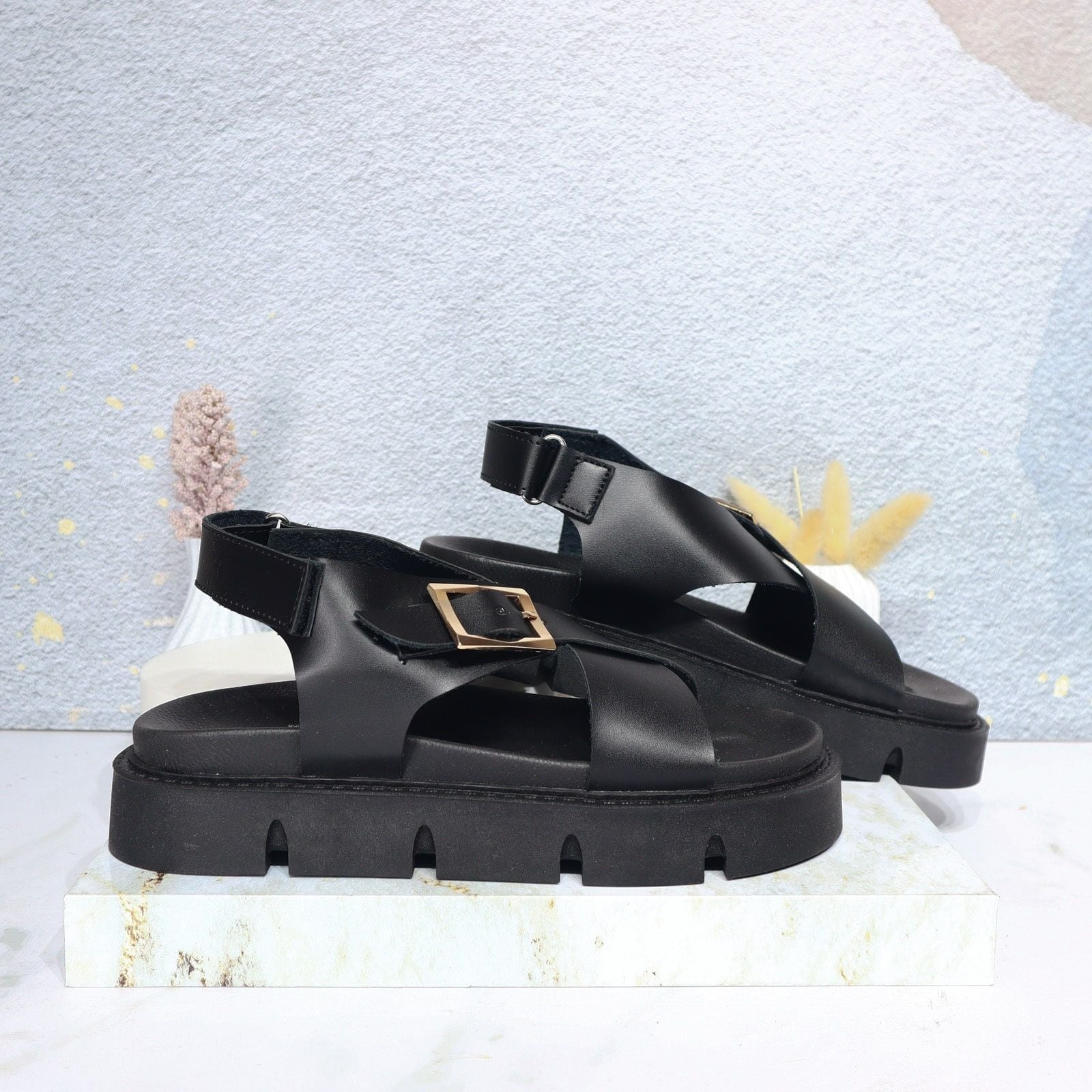 Sandalia plana negro para mujer K069-Z111