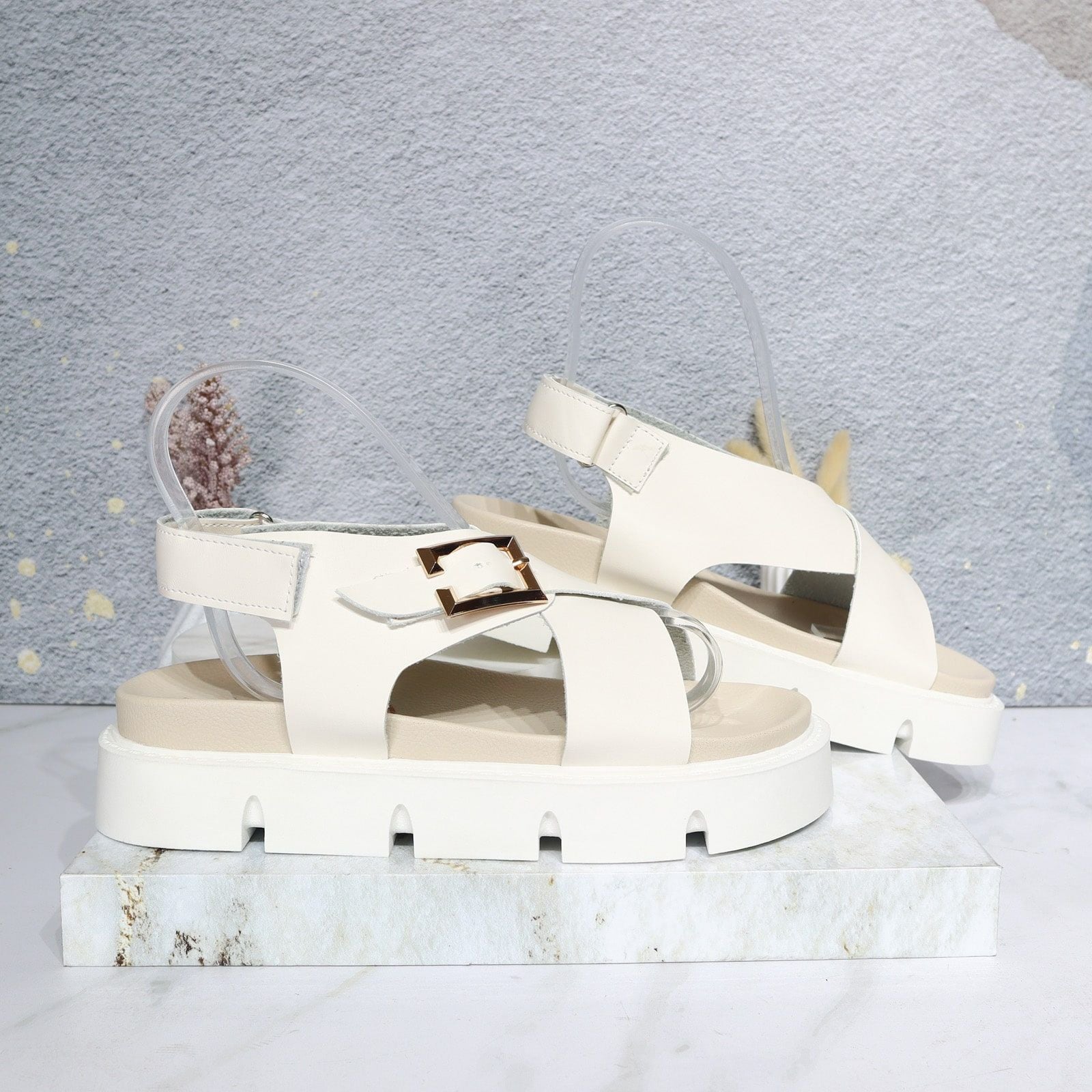 Sandalia plana talco para mujer K069-Z111
