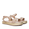 Sandalia plana arena para mujer M96-Z471