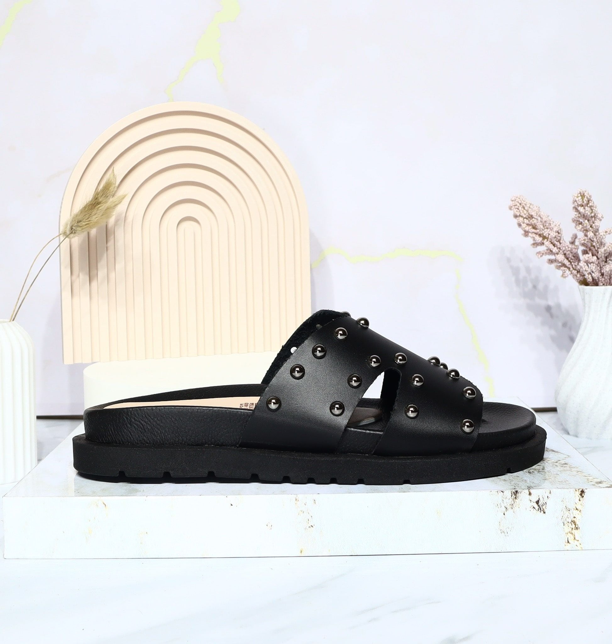 Sandalia plana negro para mujer R002-Z111