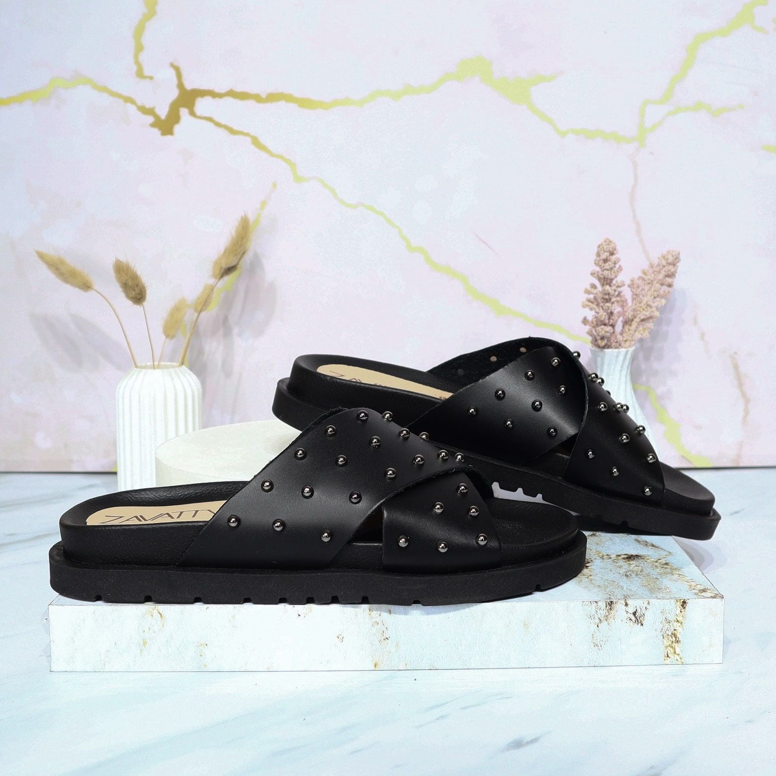 Sandalia plana negro para mujer R004-Z111