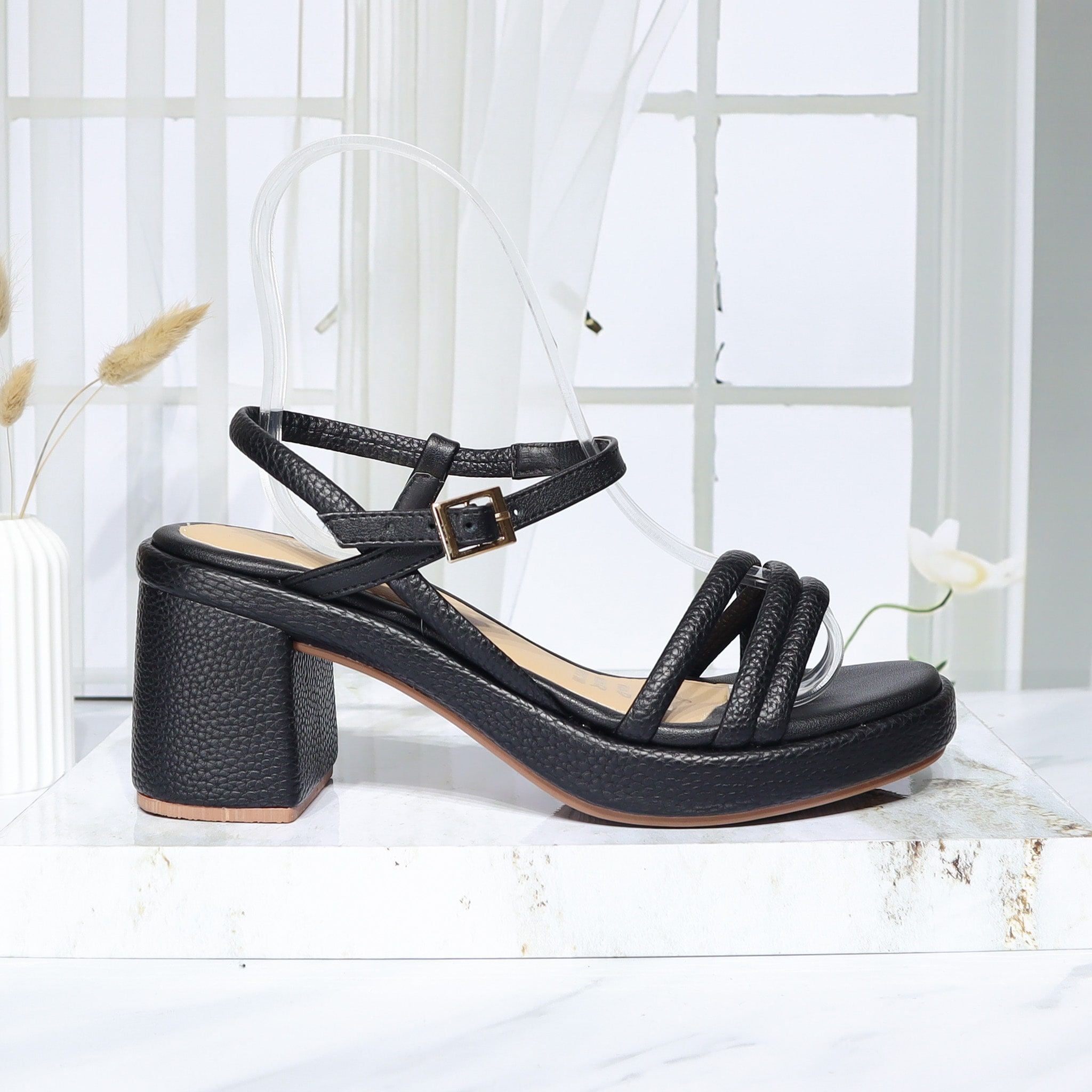 Sandalia tacon negro para mujer V747-Z84