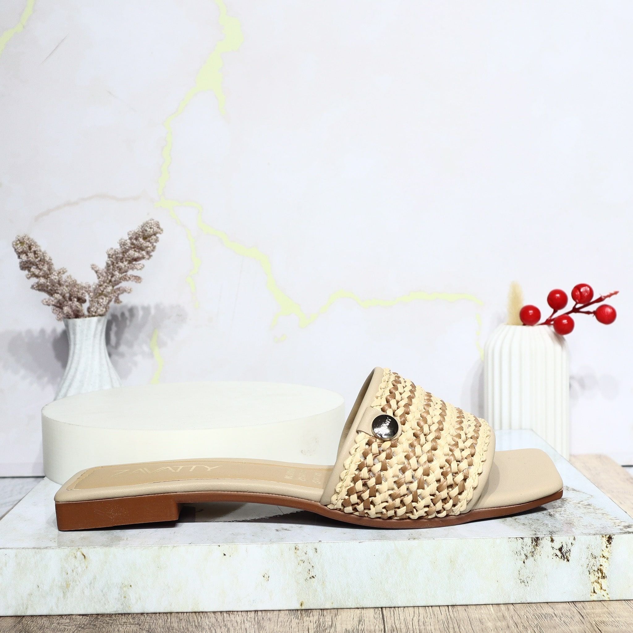 Sandalia plana arena para mujer V767-Z84