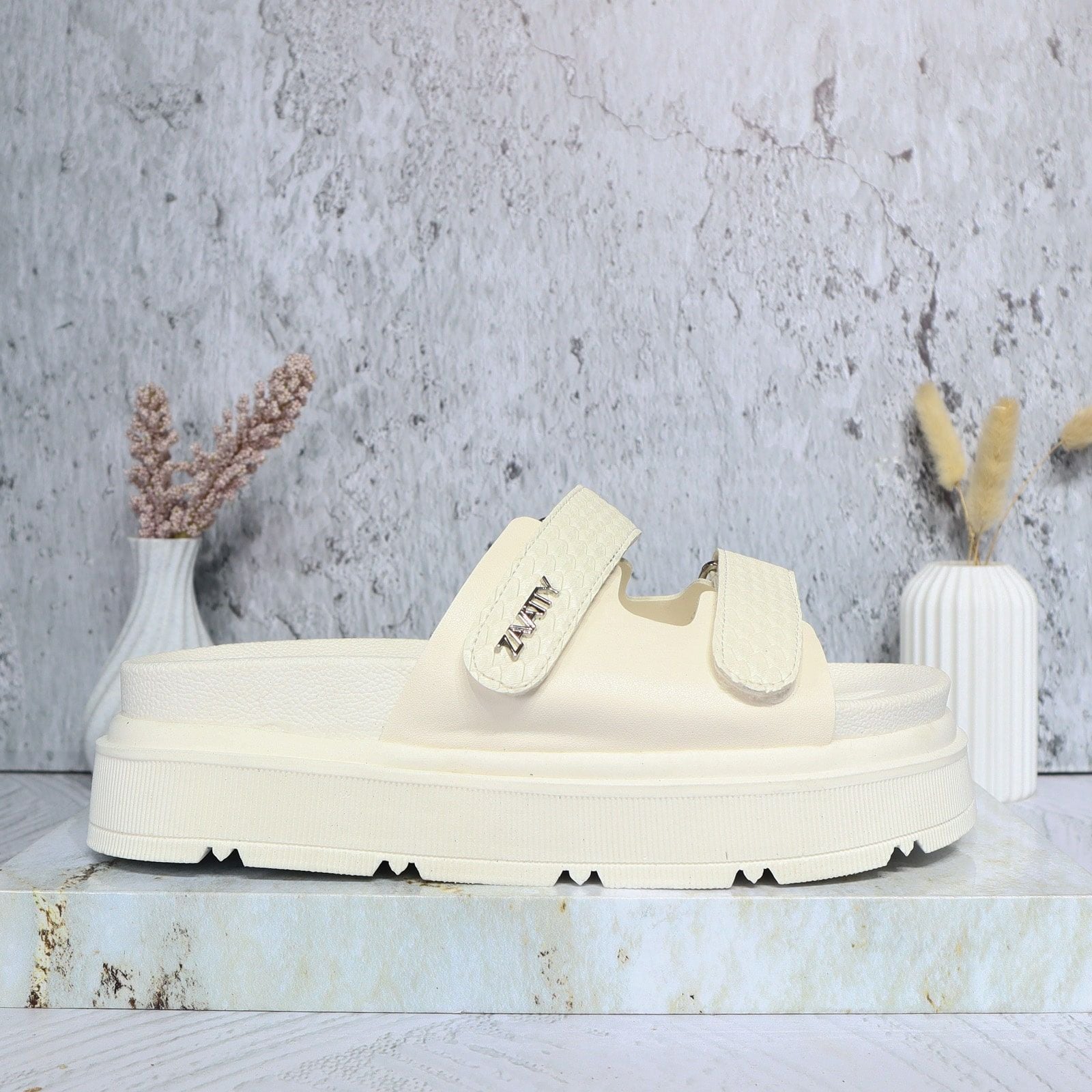 Sandalia plana talco para mujer V932-Z84