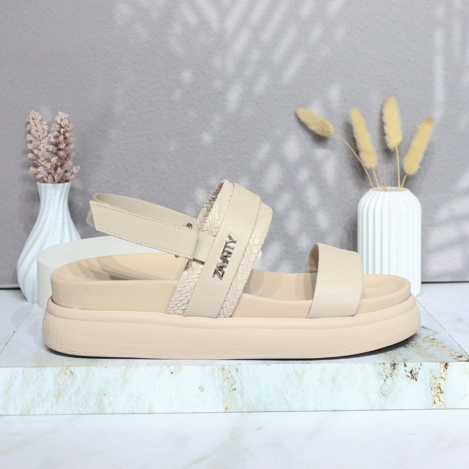 Sandalia plana taupe para mujer V933-Z84
