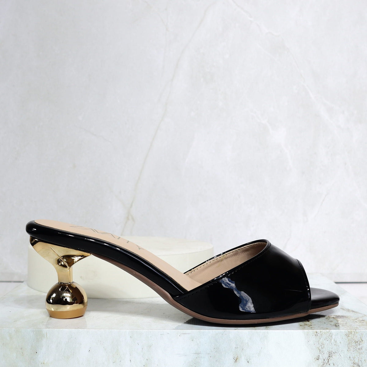 Sandalia 5 1/2 negro charol para mujer Z211-Z687