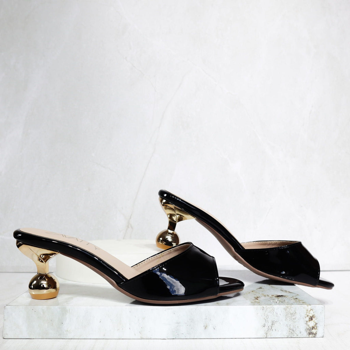 Sandalia 5 1/2 negro charol para mujer Z211-Z687