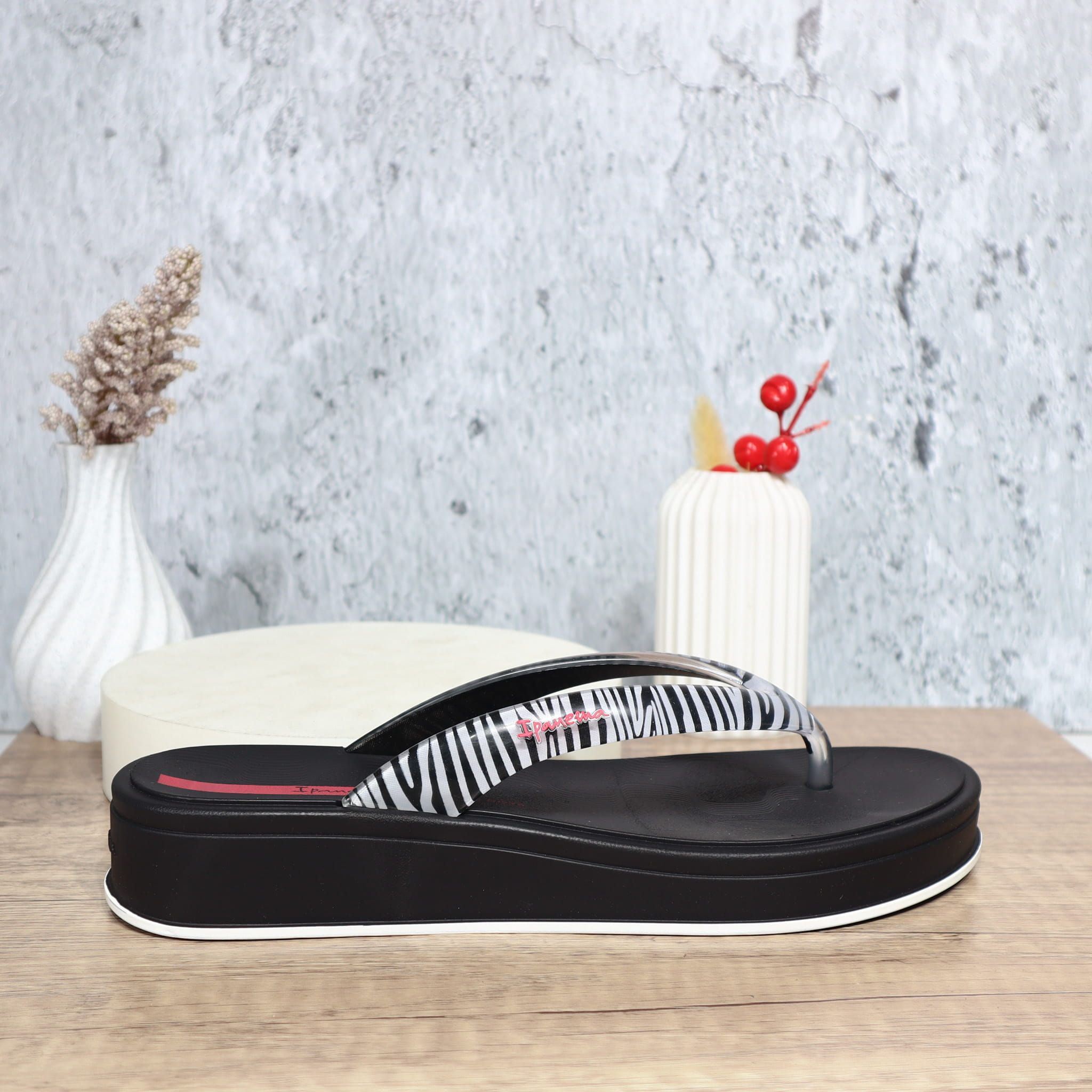 Sandalia plana negro para mujer VT27495