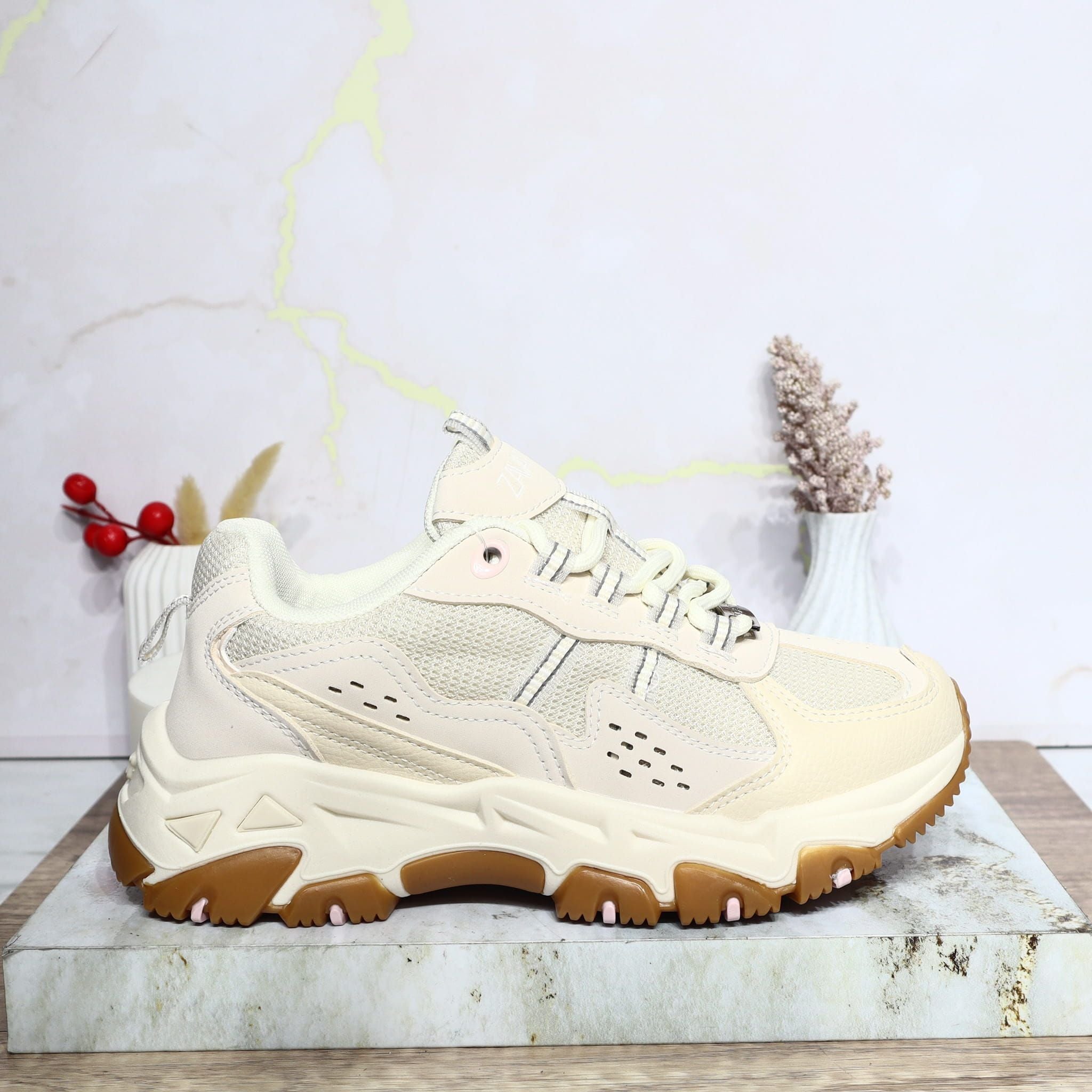 Tenis beige para mujer 25055-Z477