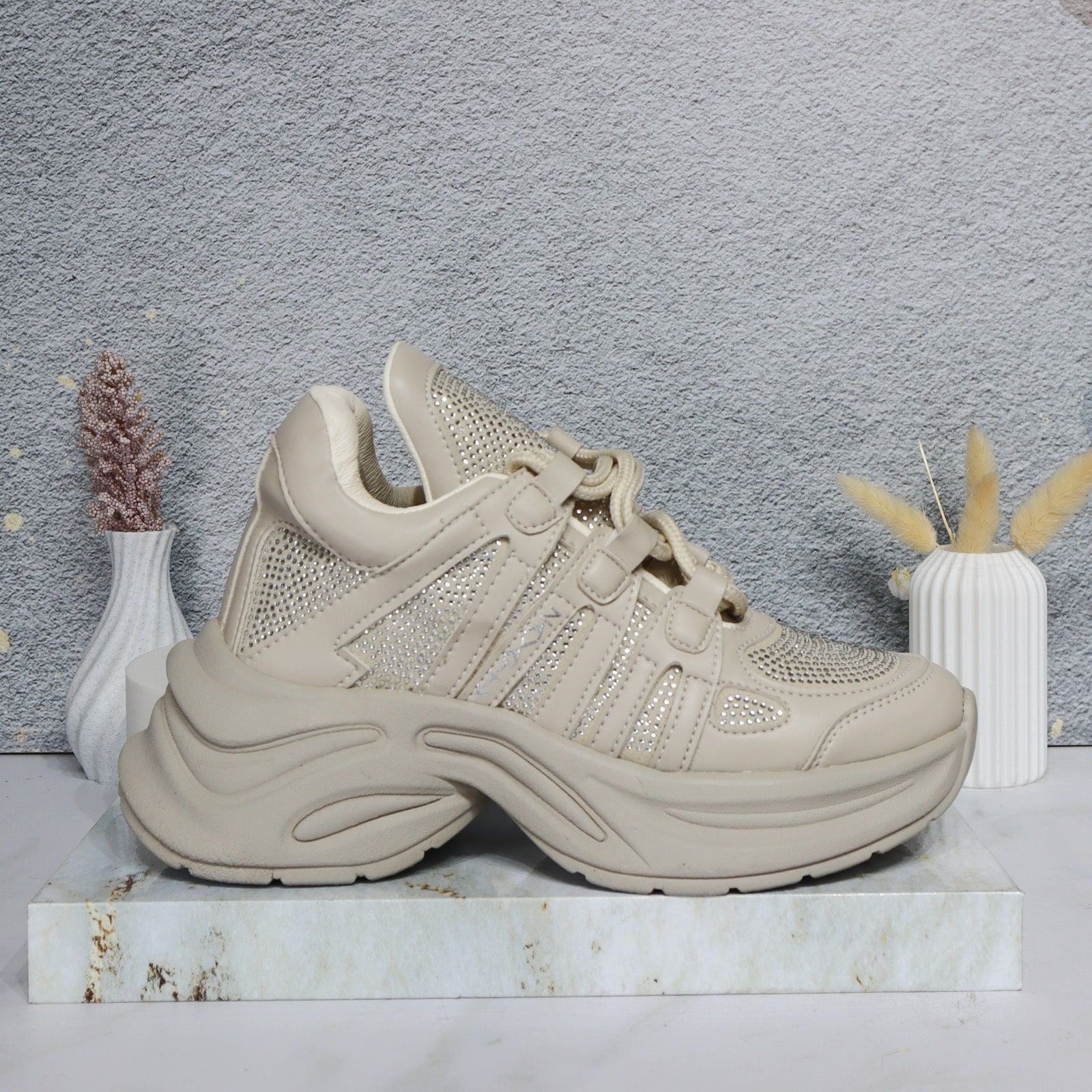 Tenis almendra para mujer 870-Z419
