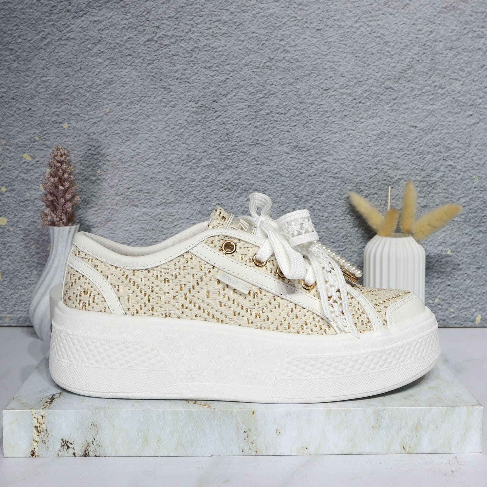 Tenis talco x tela dorada para mujer TA1112