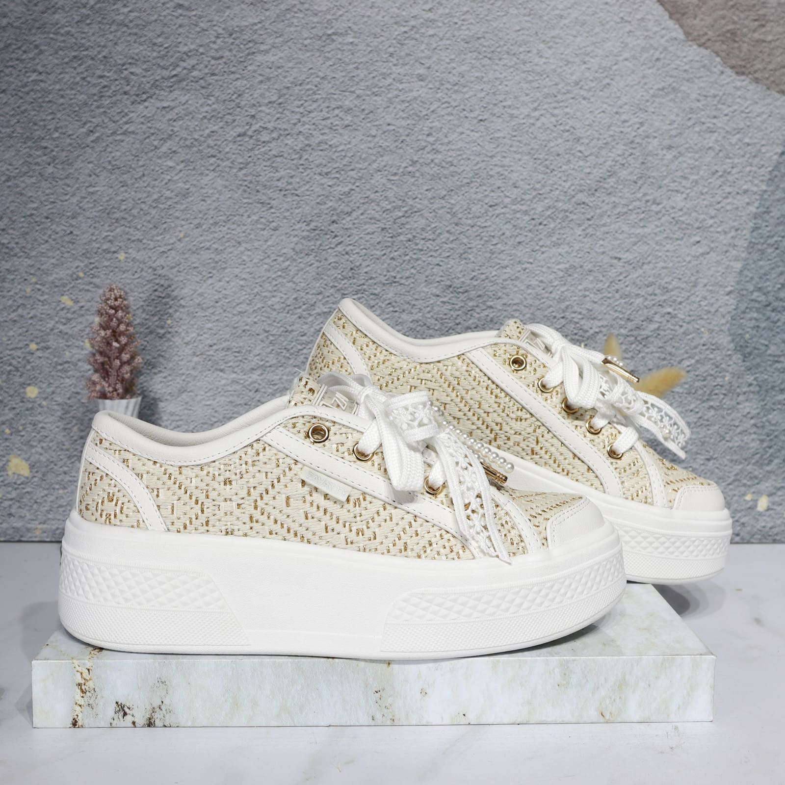 Tenis talco x tela dorada para mujer TA1112