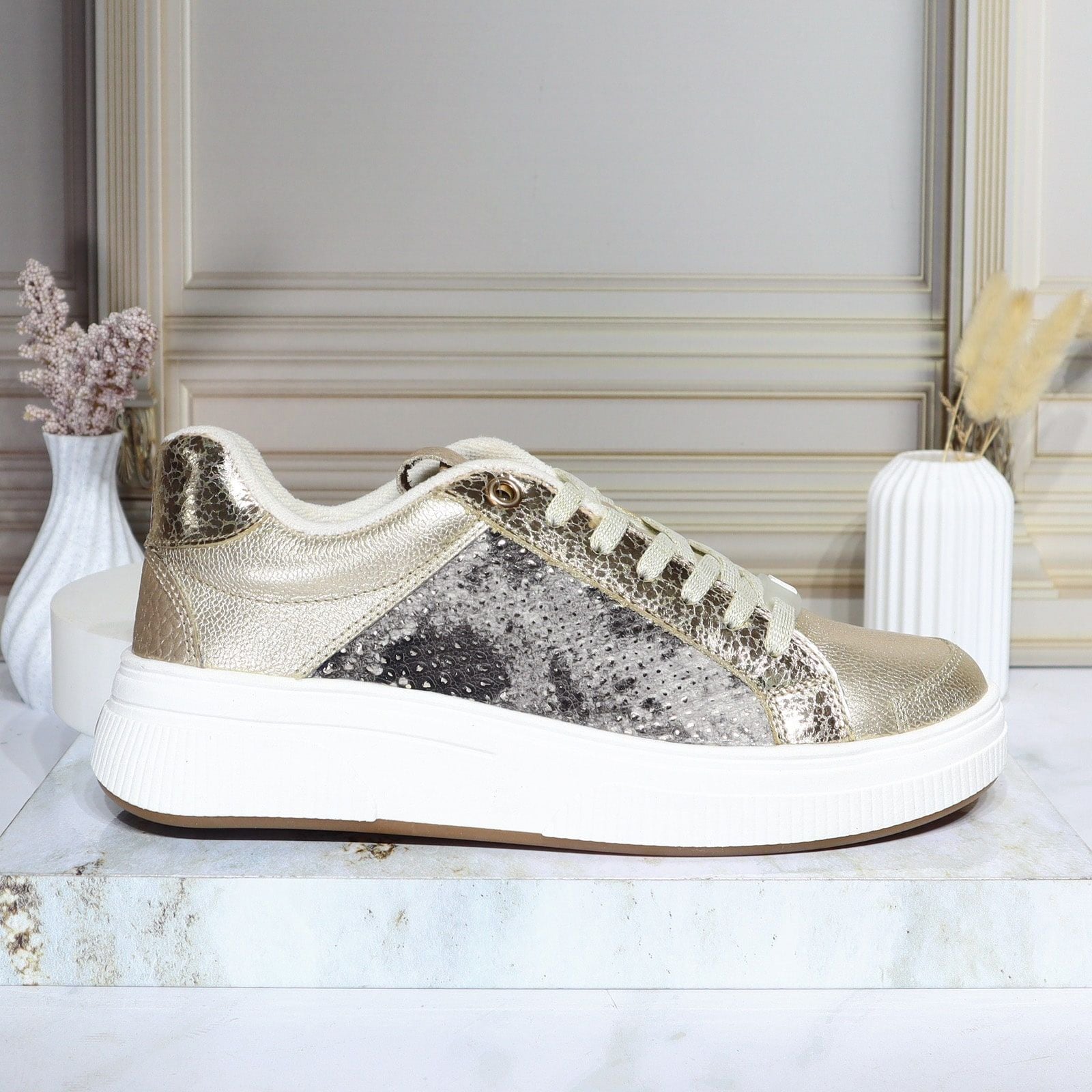 Tenis dorado x folia para mujer TAC1045