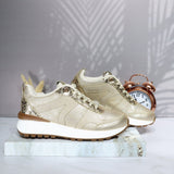 Tenis dorado para mujer TAC952