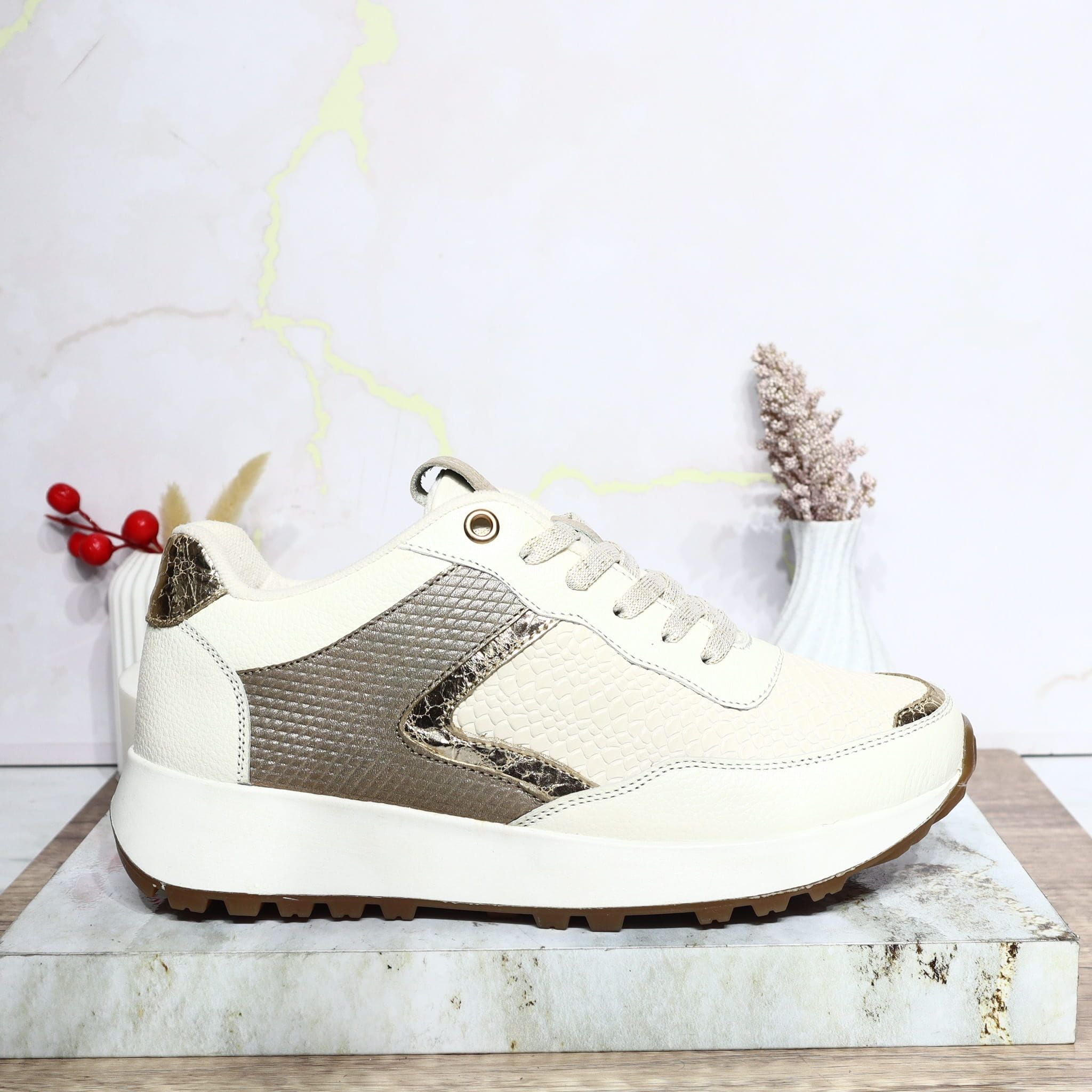 Tenis talco x taupe x dorado para mujer TACT931