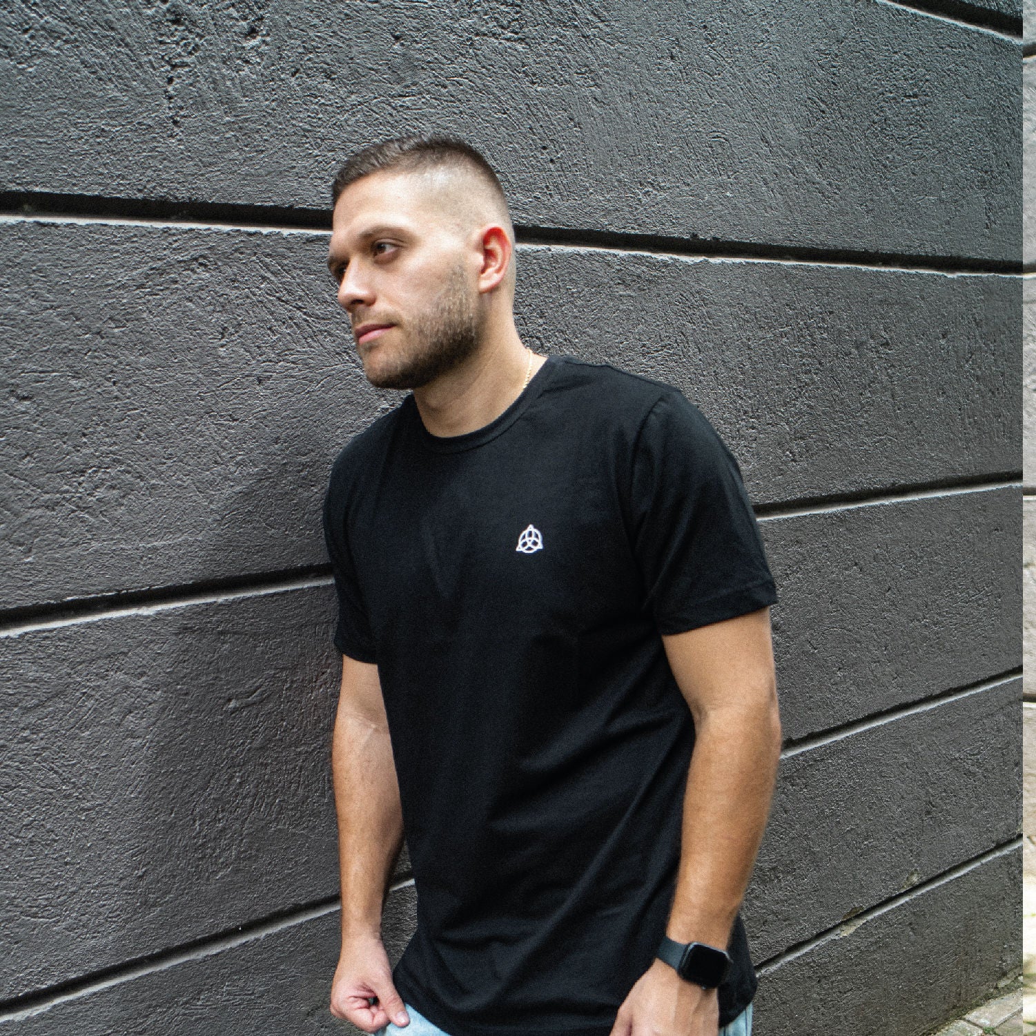 Camiseta-casual-para-hombre-negro-CALIX