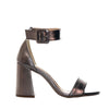 Sandalia tacon plomo metalizado para mujer J07-Z471